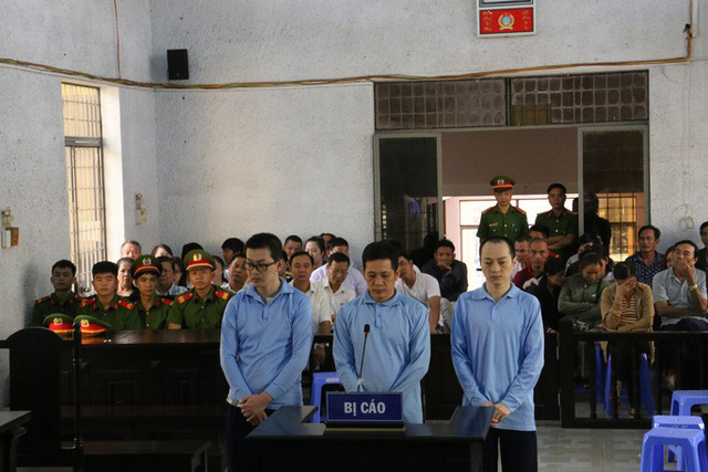 Ký hồ sơ vay giùm, 45 nông dân bị ngân hàng đòi hàng trăm tỉ đồng  - Ảnh 1.