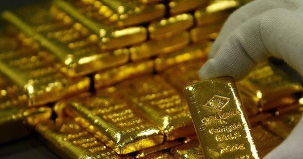 Sân bay Hồng Kông lại tê liệt, giá vàng thế giới lập đỉnh mới