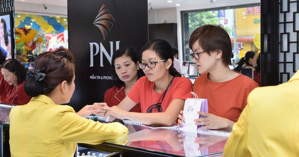 Giá vàng trong nước đảo chiều sụt mạnh