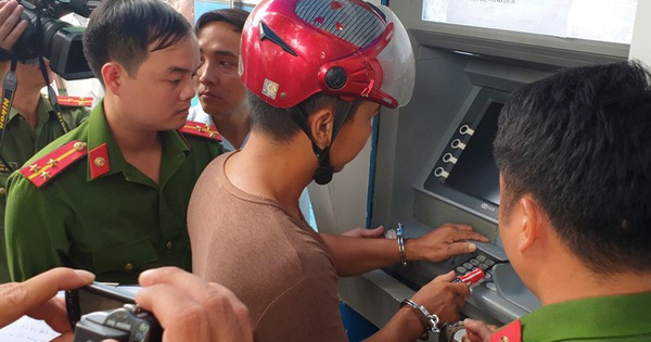 Khởi tố 3 người Trung Quốc trộm thông tin thẻ ATM chiếm đoạt tài sản