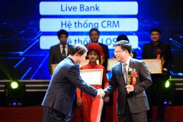 TPBank được vinh danh là ngân hàng xuất sắc trong chuyển đổi số - Ảnh 1.