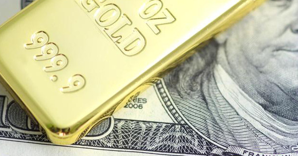 Giá vàng thế giới lên cao nhất 4,5 tháng, USD trượt dốc