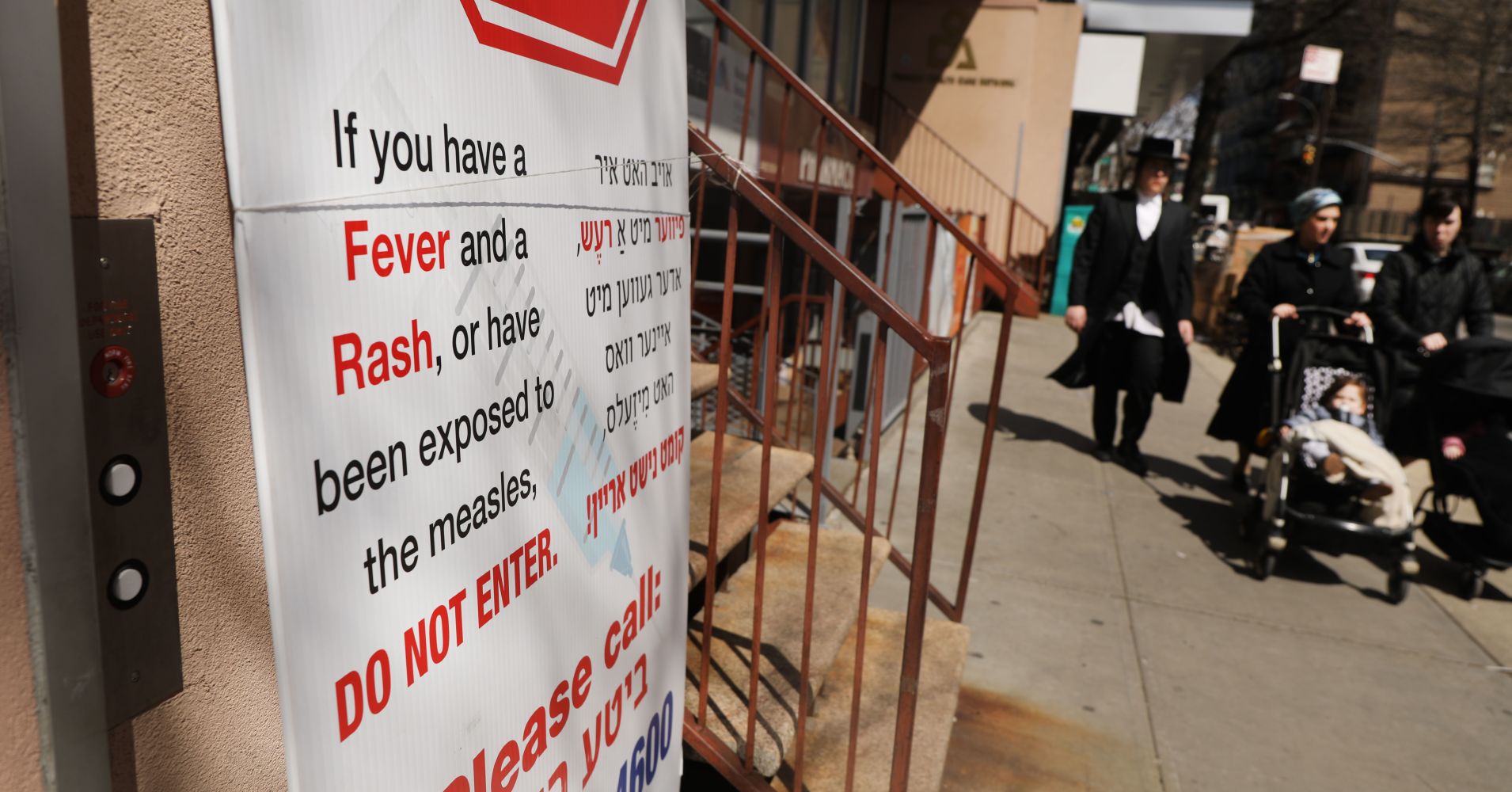 A sign warns people of measles in the ultra-Orthodox Jewish community in Williamsburg on April 10, 2019 in New York City.