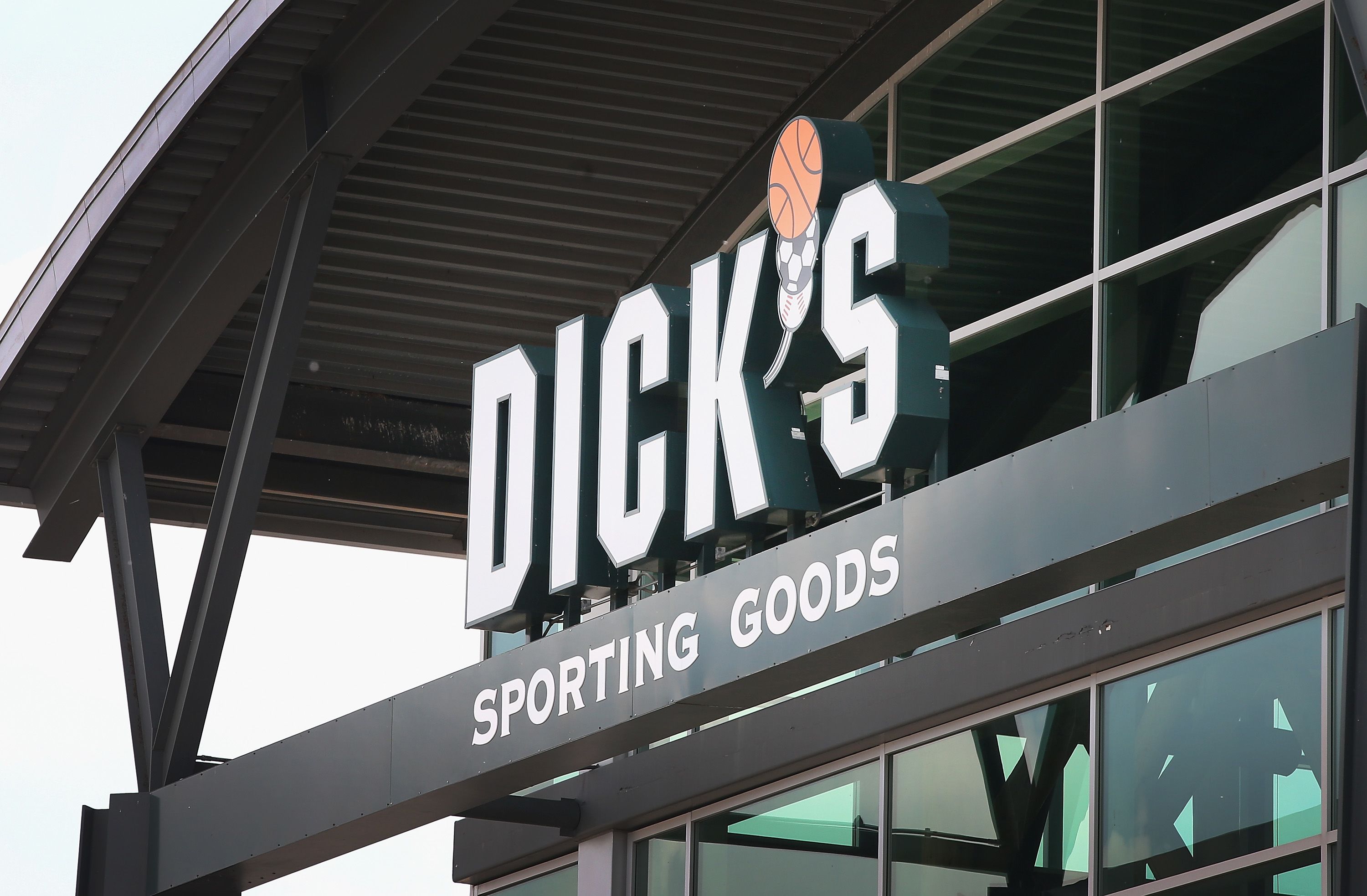 Dick's Sporting Goods reports first quarter 2019 earnings beat