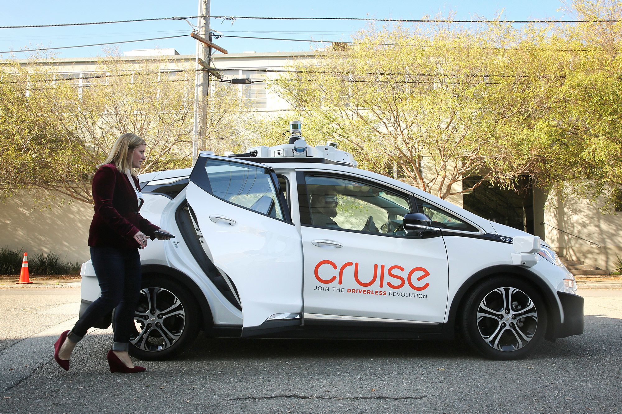 GM Cruise autonomous vehicle unit raises $1.15 billion