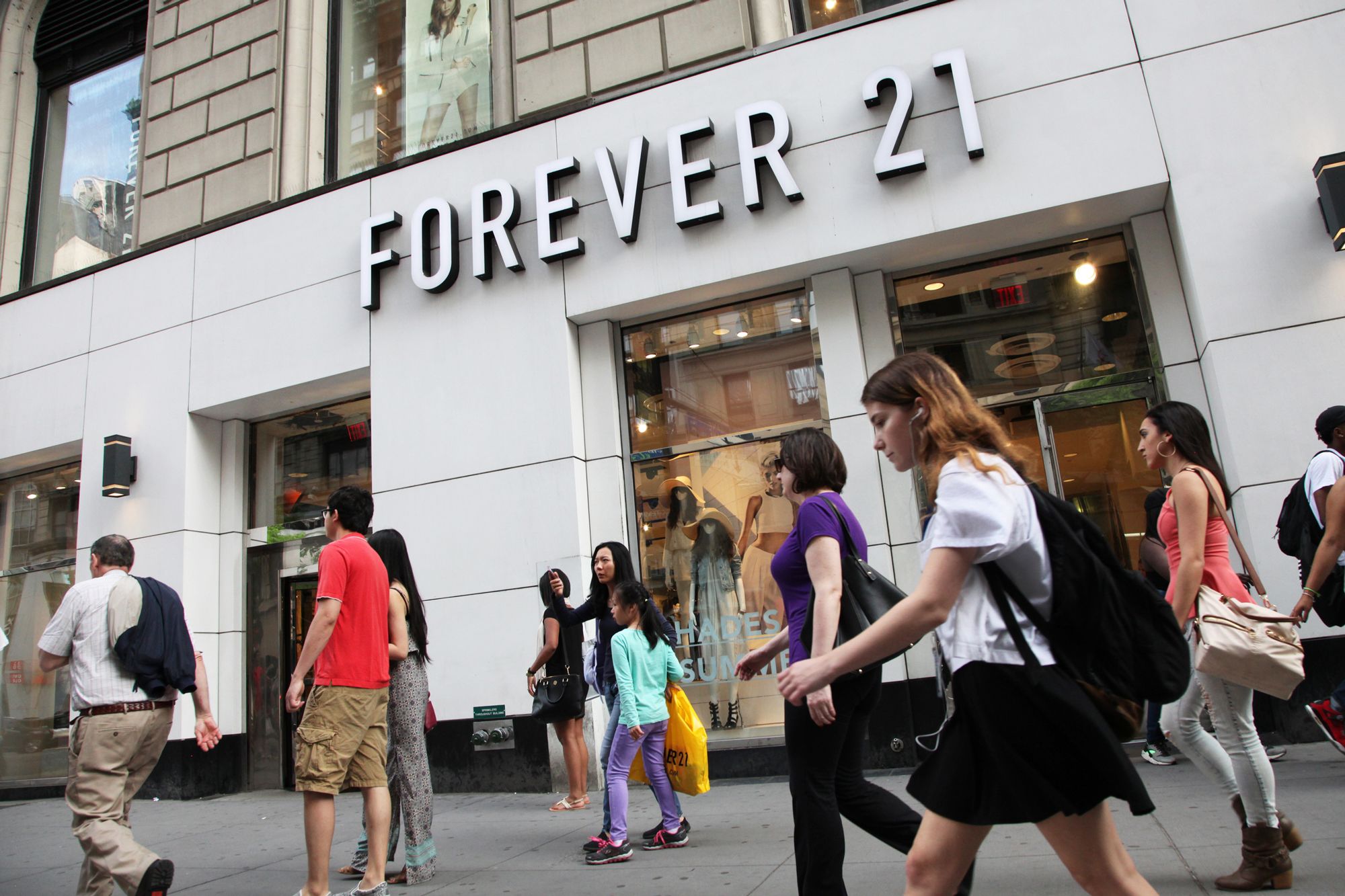 Apparel giant Forever 21 exploring restructuring amid retail woes
