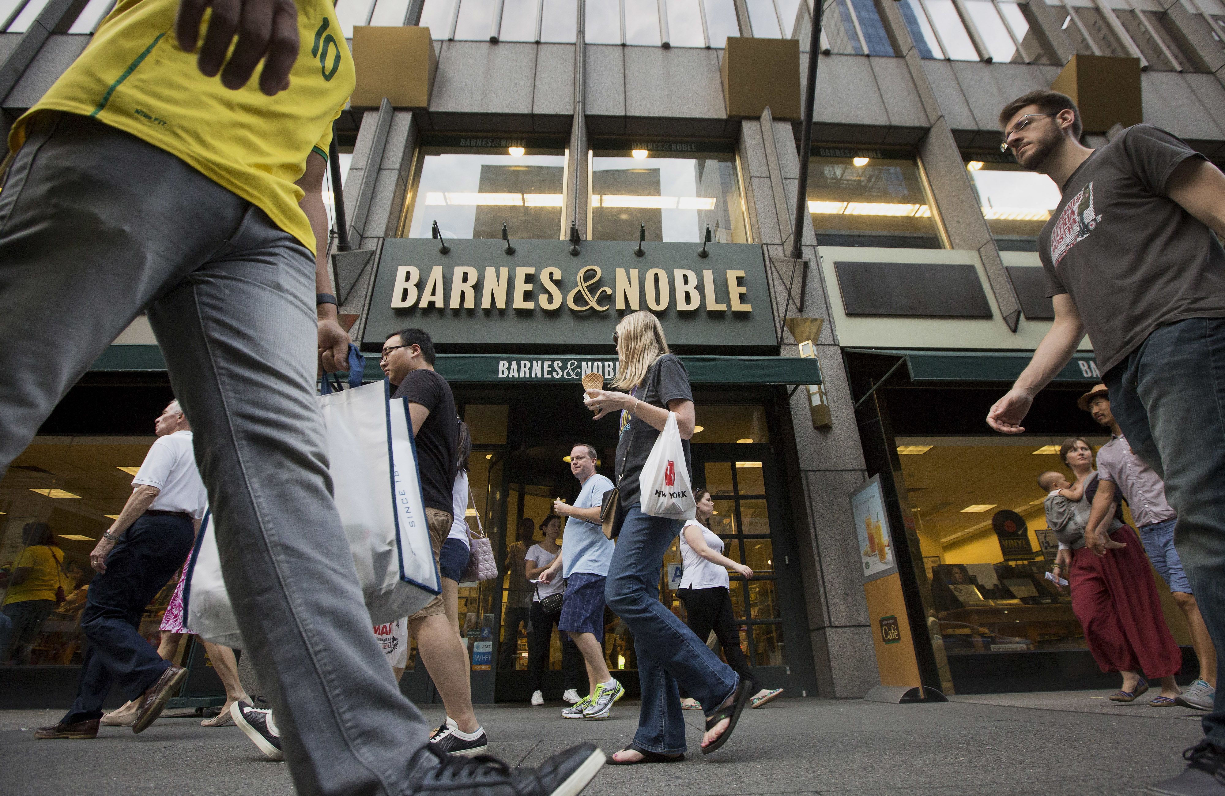 Elliott Management in lead to acquire bookseller Barnes & Noble