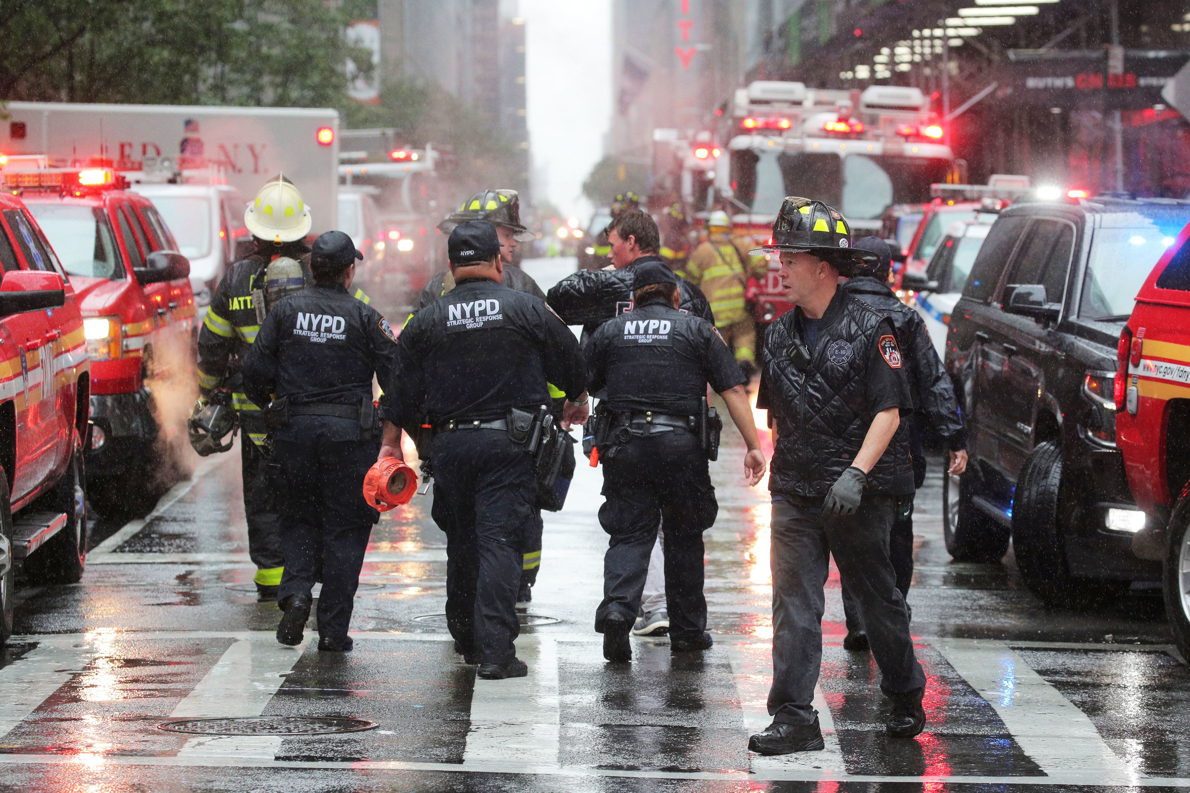 Helicopter crashes into building in midtown Manhattan