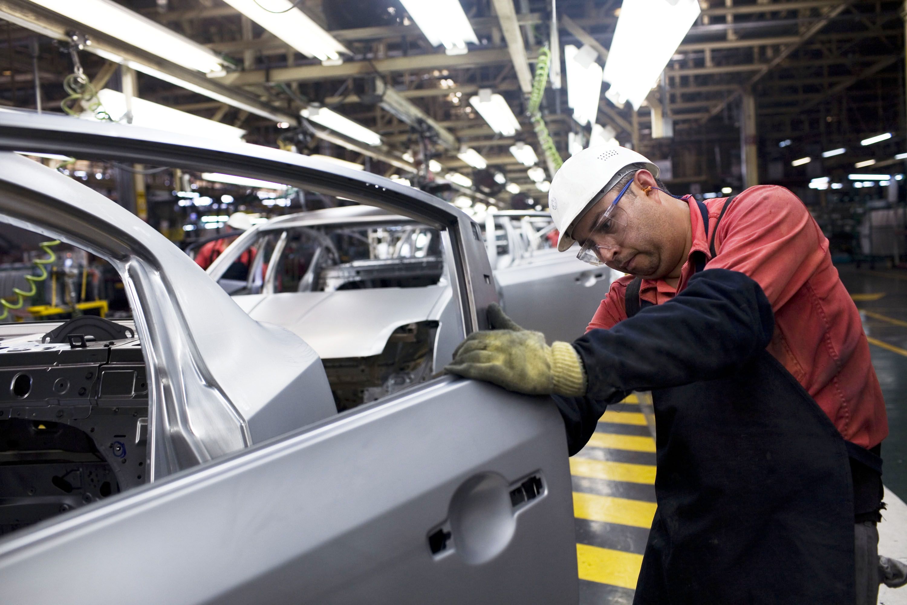 Trump's Mexico tariff threat puts GM, Fiat Chrysler in a bind