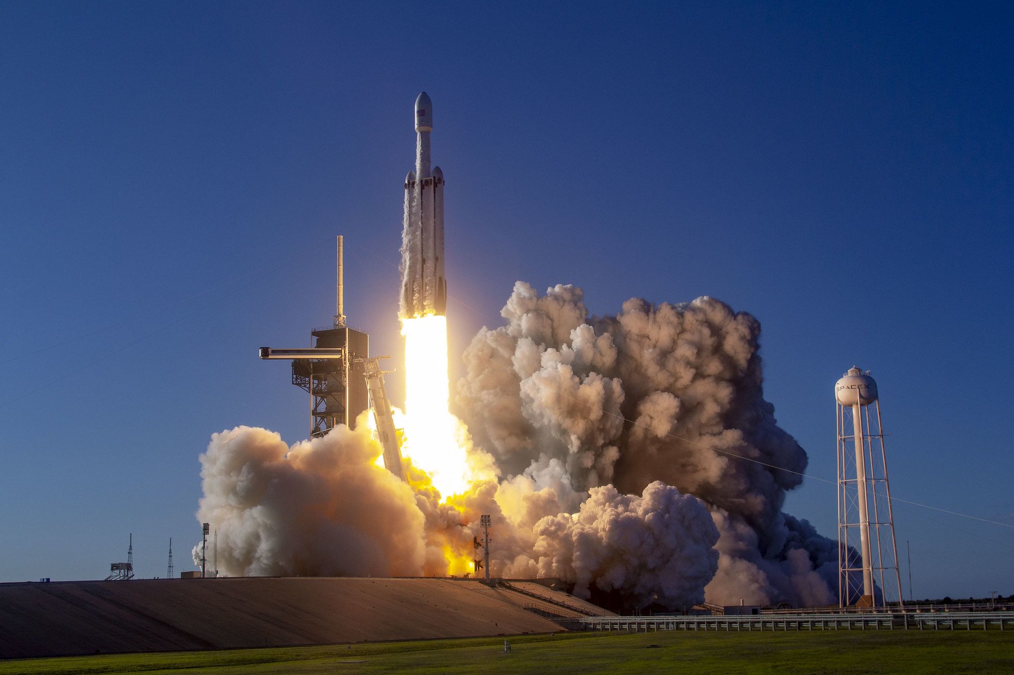 SpaceX launches its Falcon Heavy for the Arabsat-6A mission.
