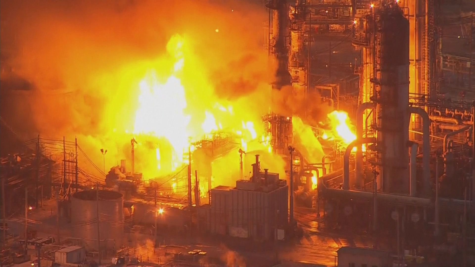 Watch the exact moment of the shocking explosion at a refinery in South Philadelphia