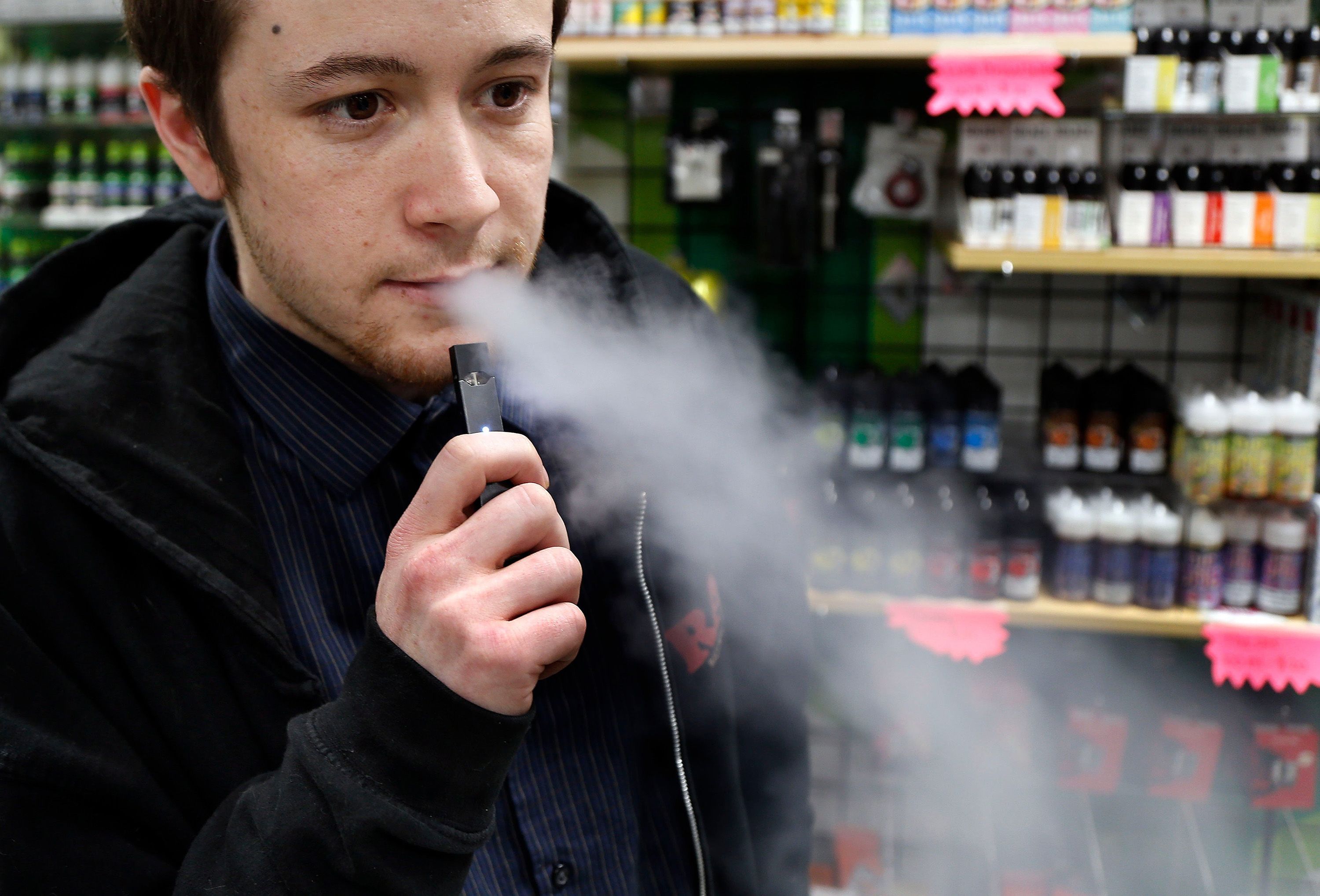 FDA to implement 10-month deadline for e-cigarette applications