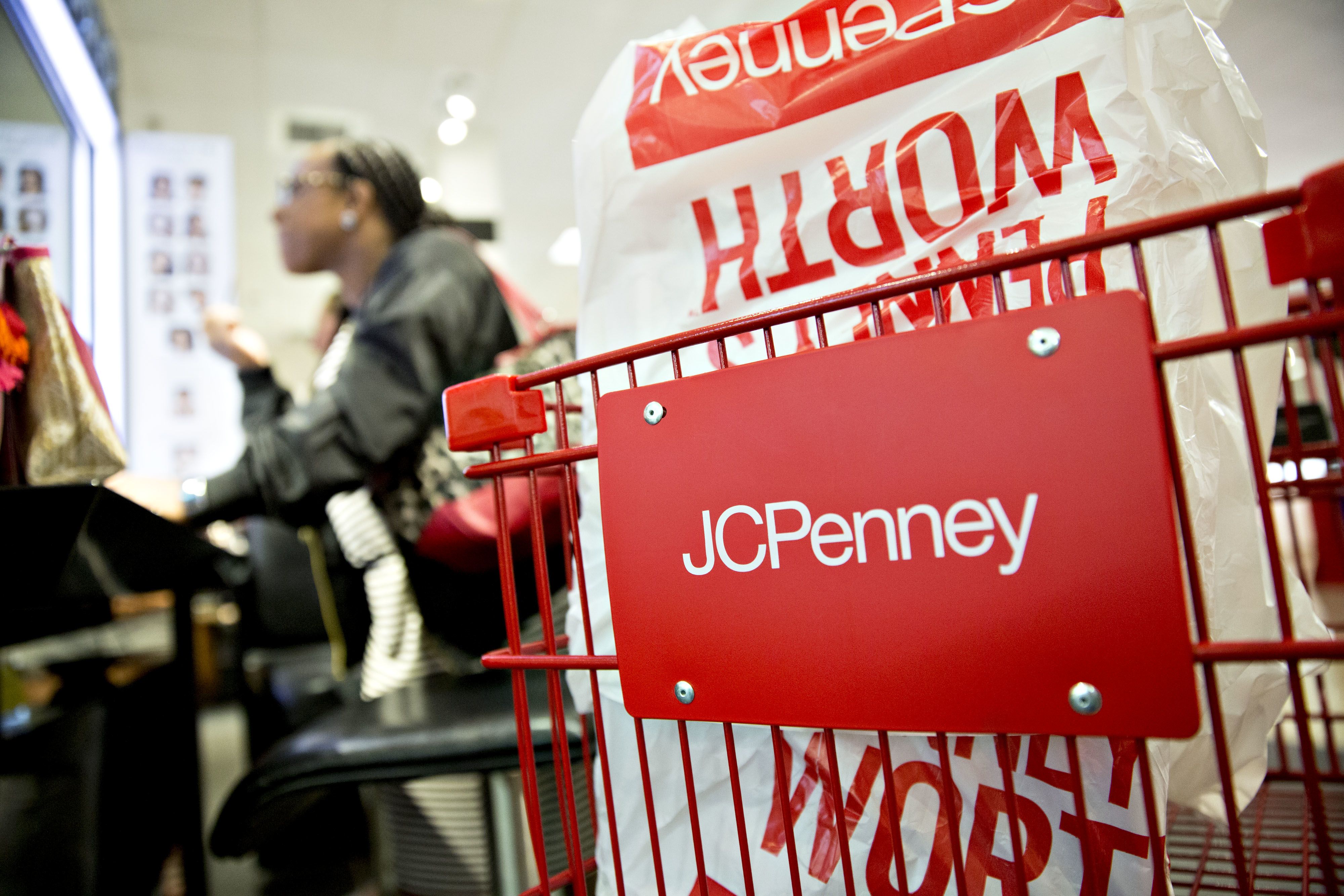 JC Penney taps debt restructuring advisors: Sources