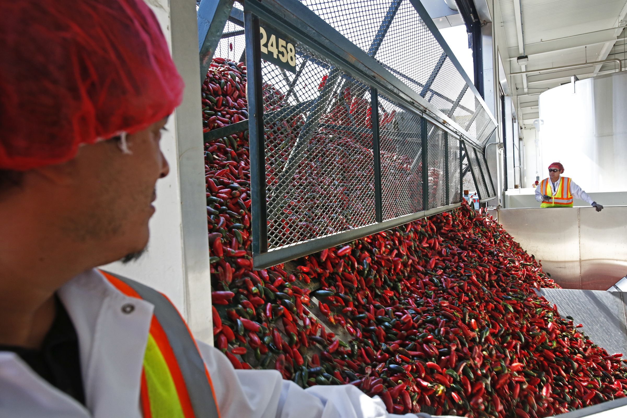 Sriracha maker loses lawsuit to its former jalapeno grower
