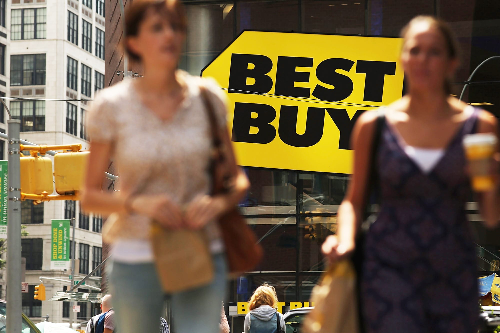 Best Buy shares sink after quarterly revenue and same-store sales miss