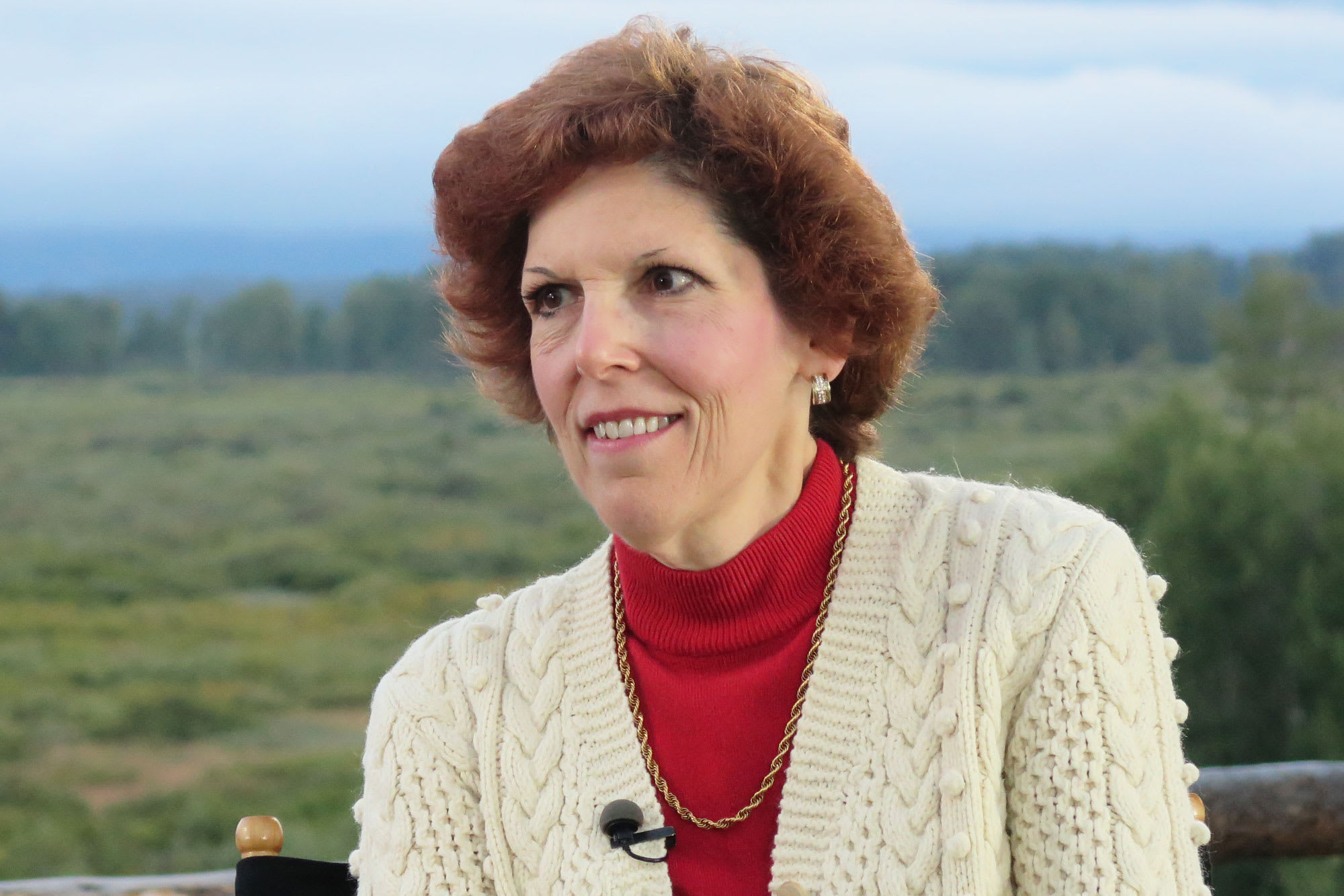 Loretta Mester says if economy keeps pace, Fed shouldn't adjust rates