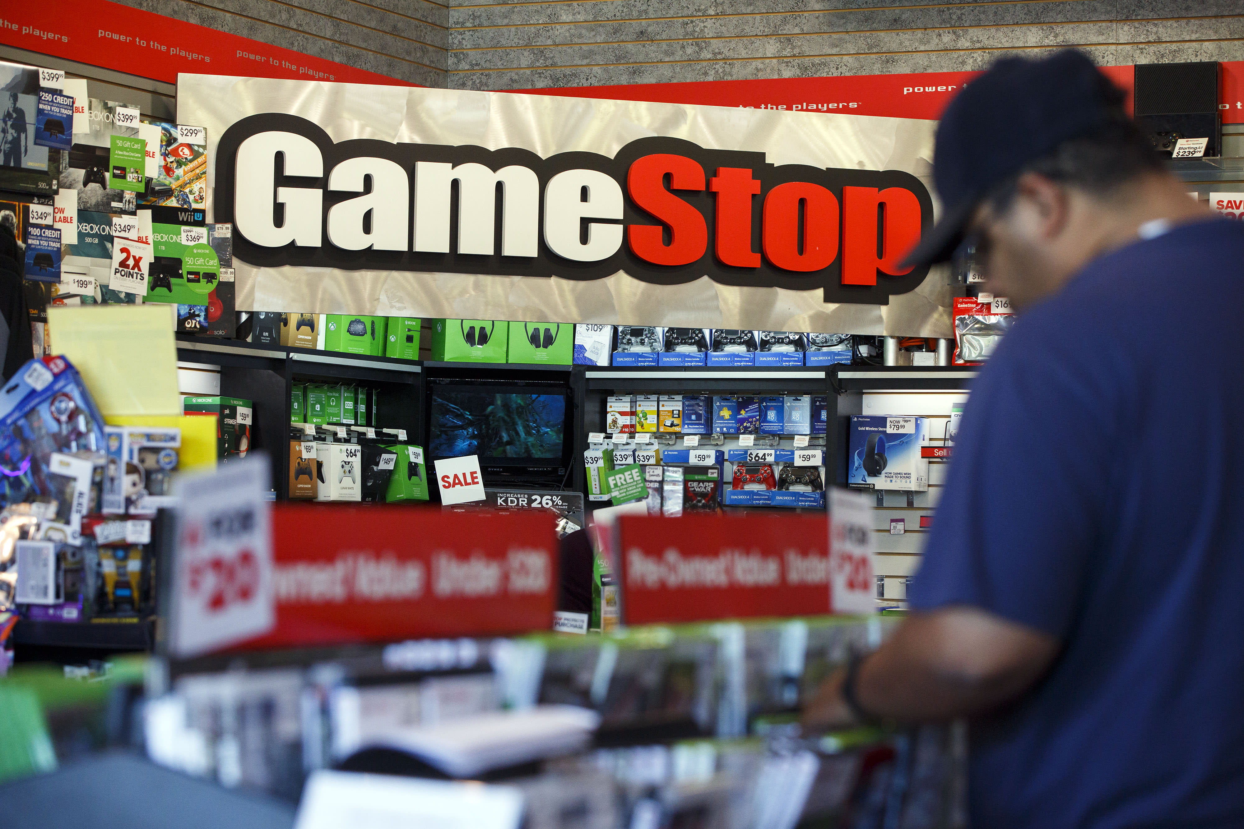 GameStop to close up to 200 stores by year’s end