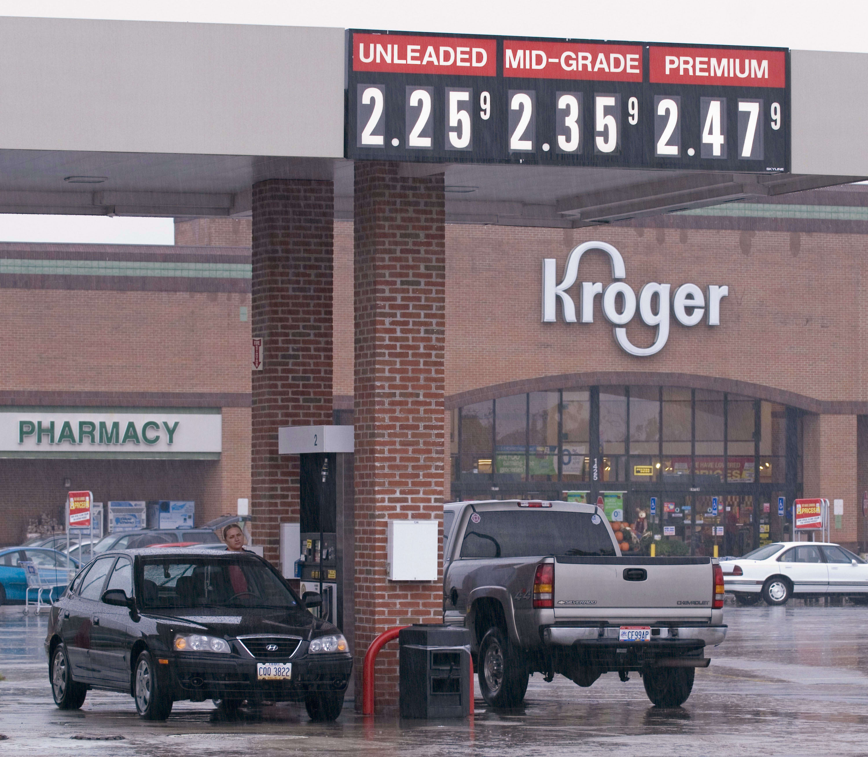 Kroger joins Walmart, asks shoppers not to openly carry guns in stores