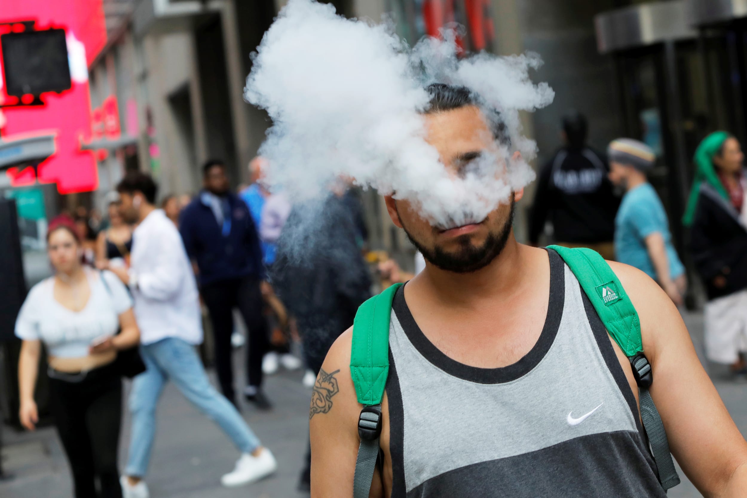 Vaping-related lung illnesses climb to 530 cases, seven deaths as CDC hunts for a cause