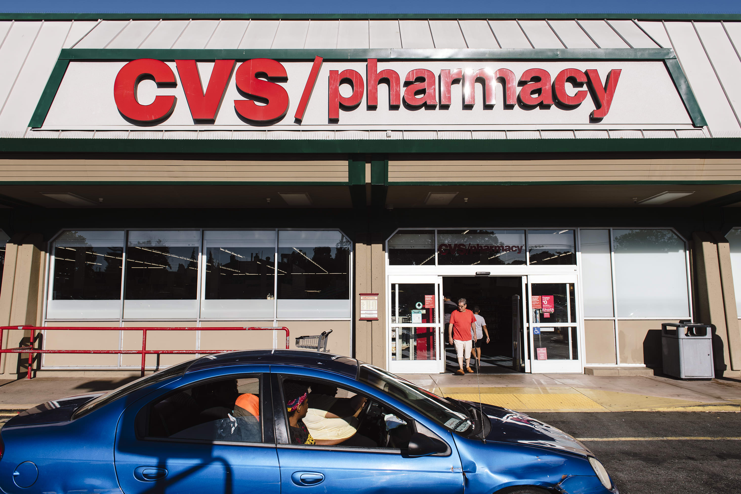 walgreens-cvs-join-walmart-ask-shoppers-not-to-openly-carry-guns