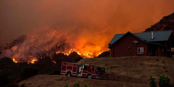 Southern California wildfire forces thousands to evacuate