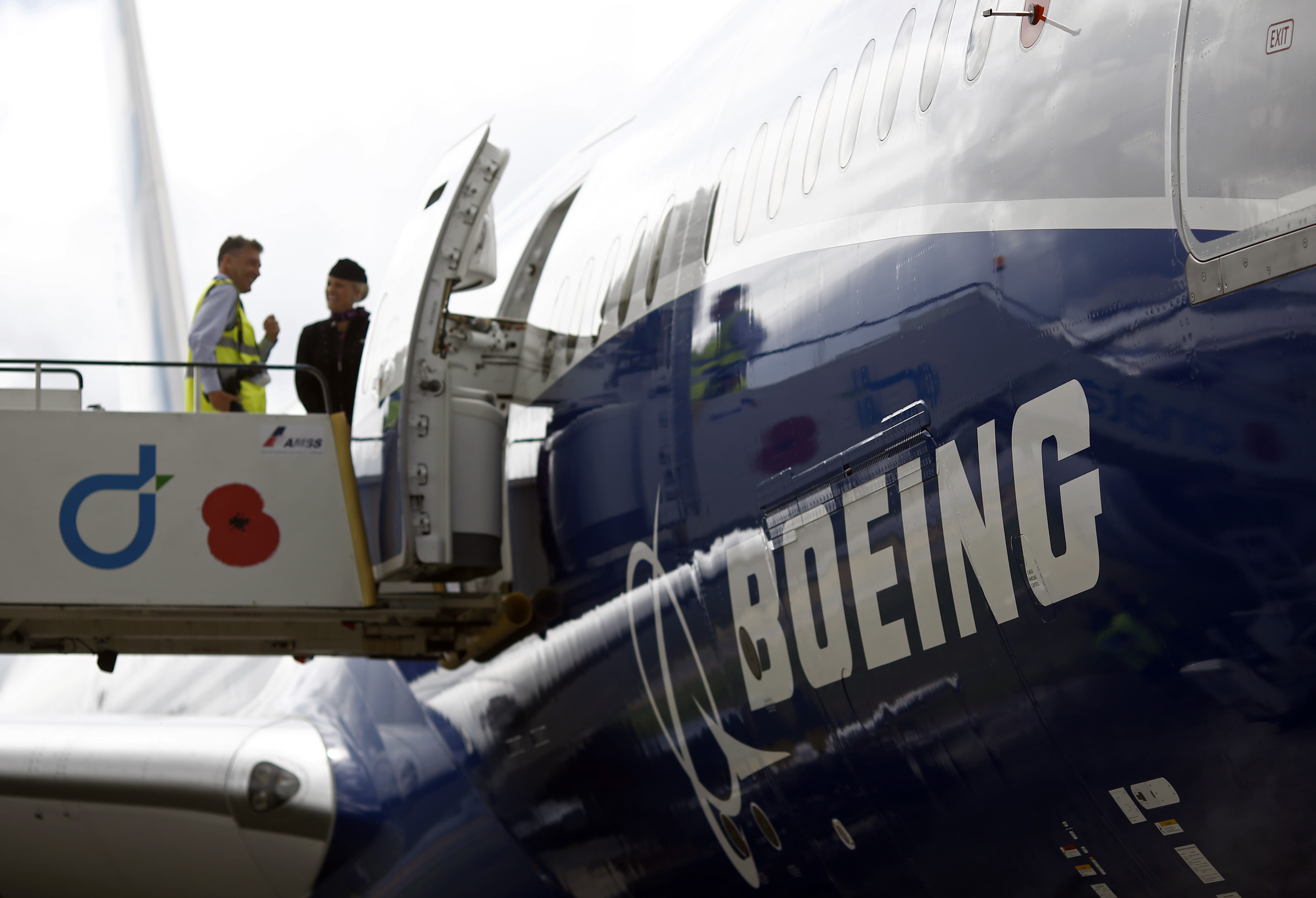 FAA reviews Boeing Dreamliner quality-control lapses, WSJ reports