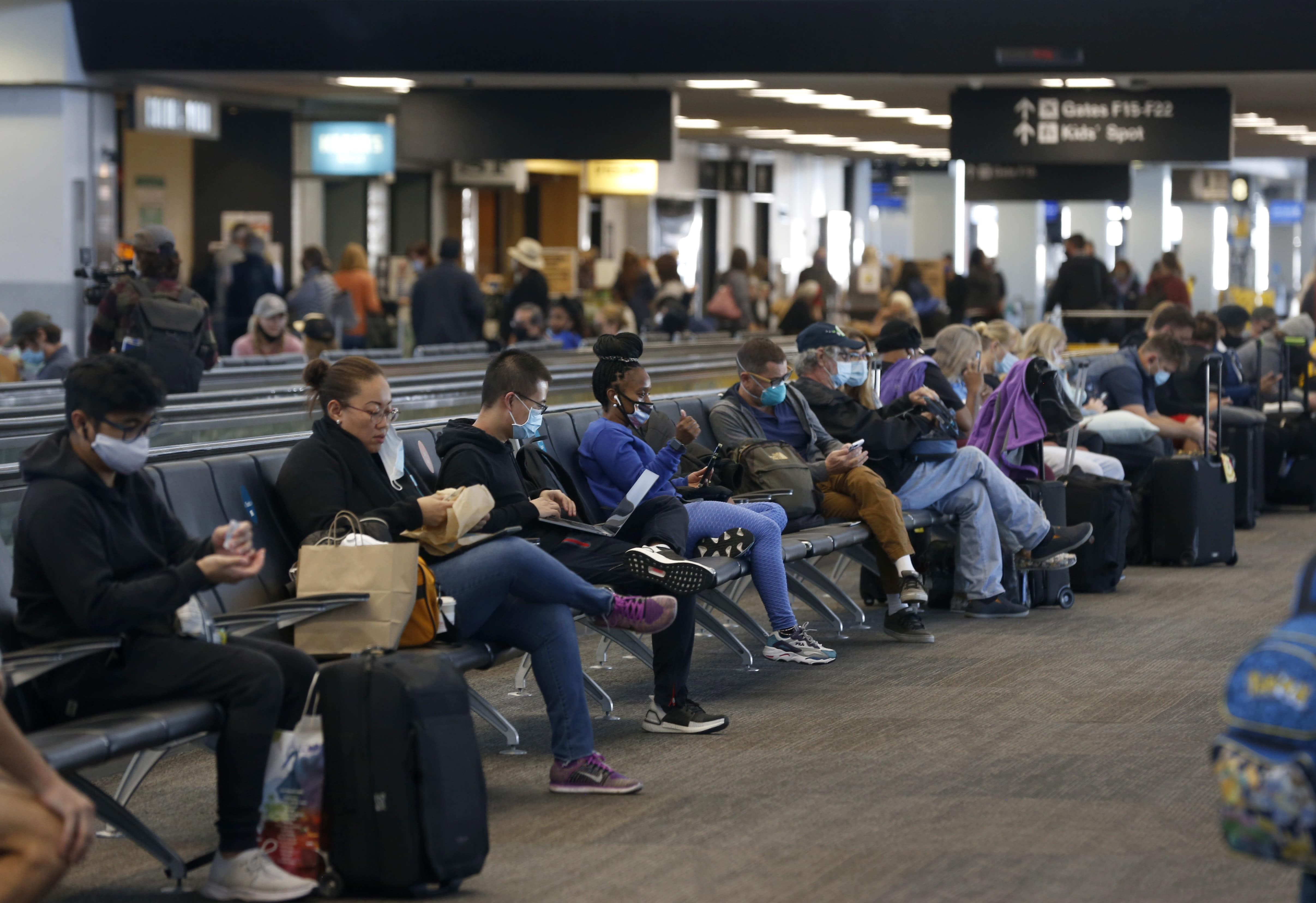 Thanksgiving travel is 'pouring gasoline on a fire'