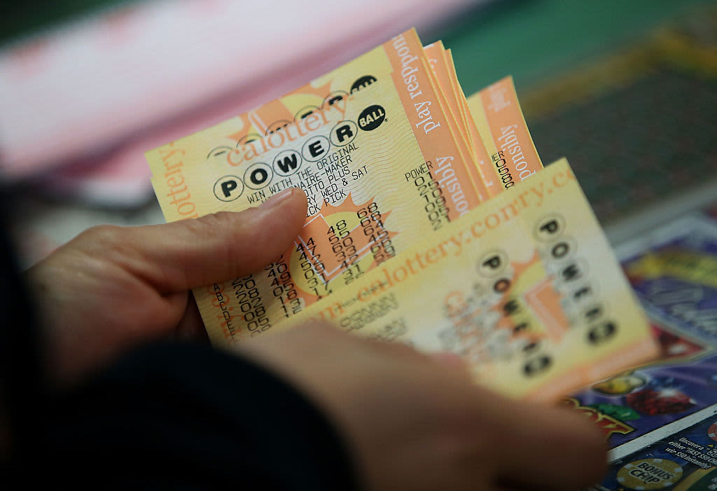 Powerball jackpot soars to $550 million. Here’s the tax bill