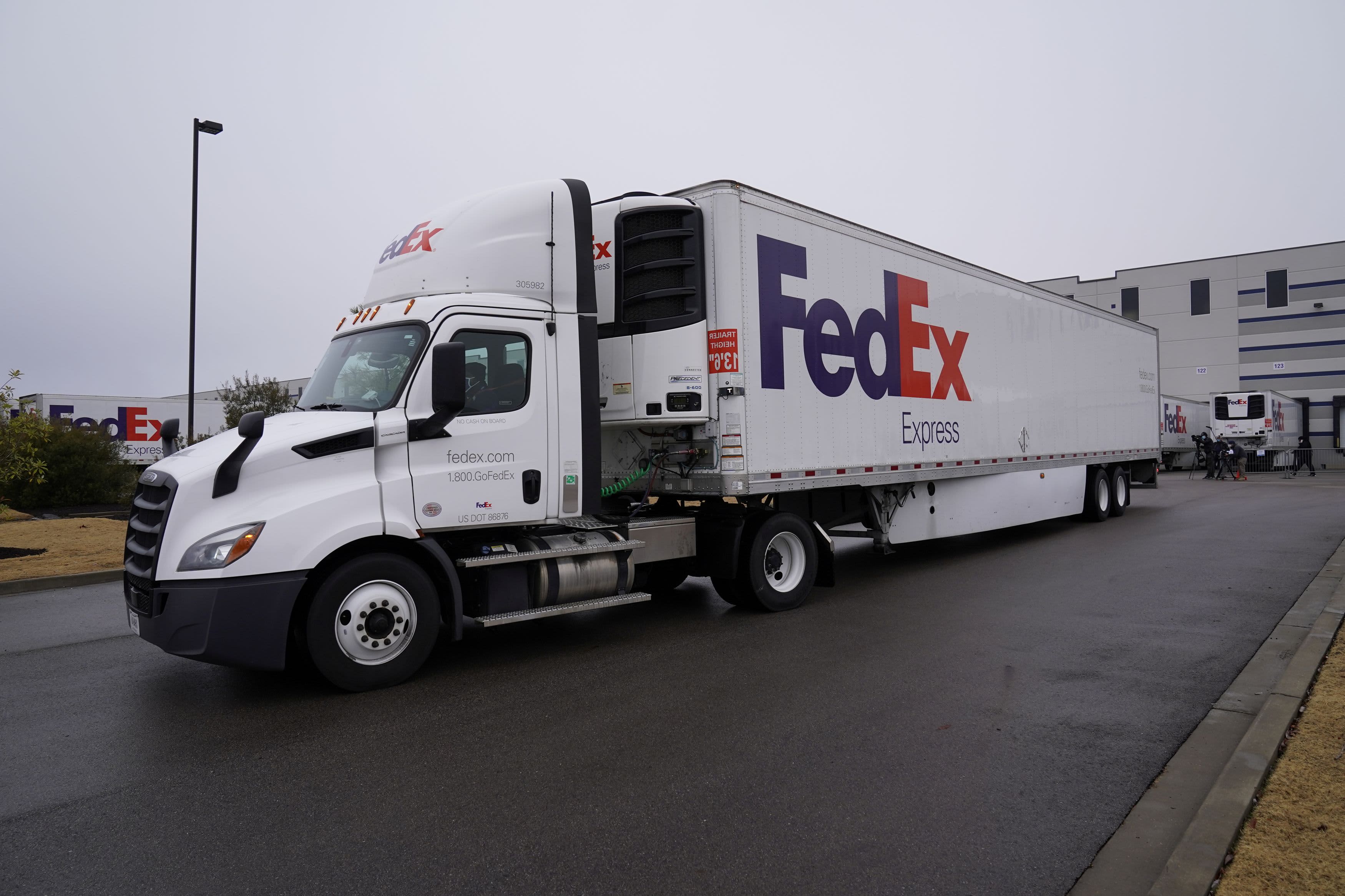 FedEx earnings beat estimates on 'unprecedented' holiday shipping season