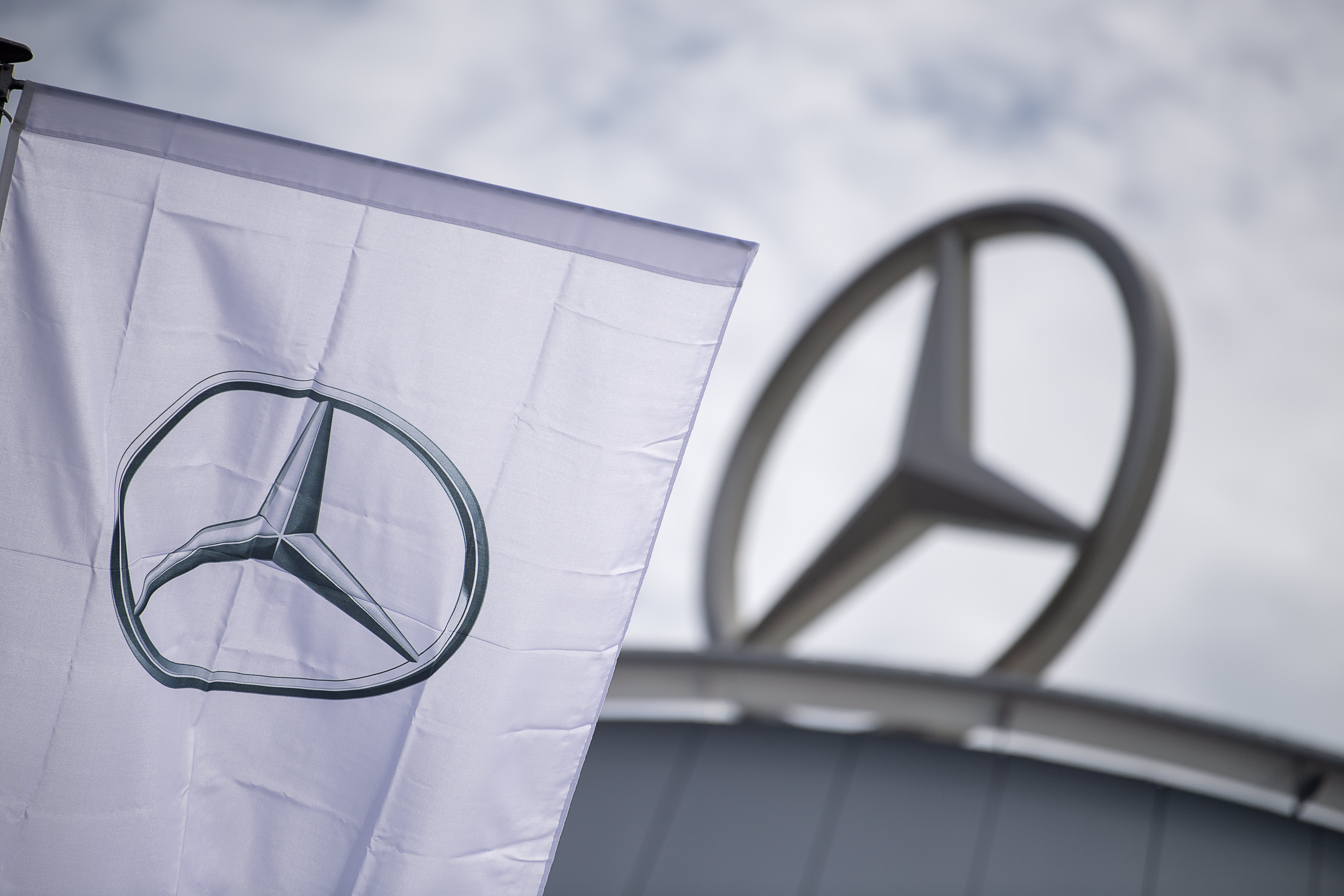 Daimler CEO expects 'intense competition' if Apple and Alibaba enter electric vehicle market
