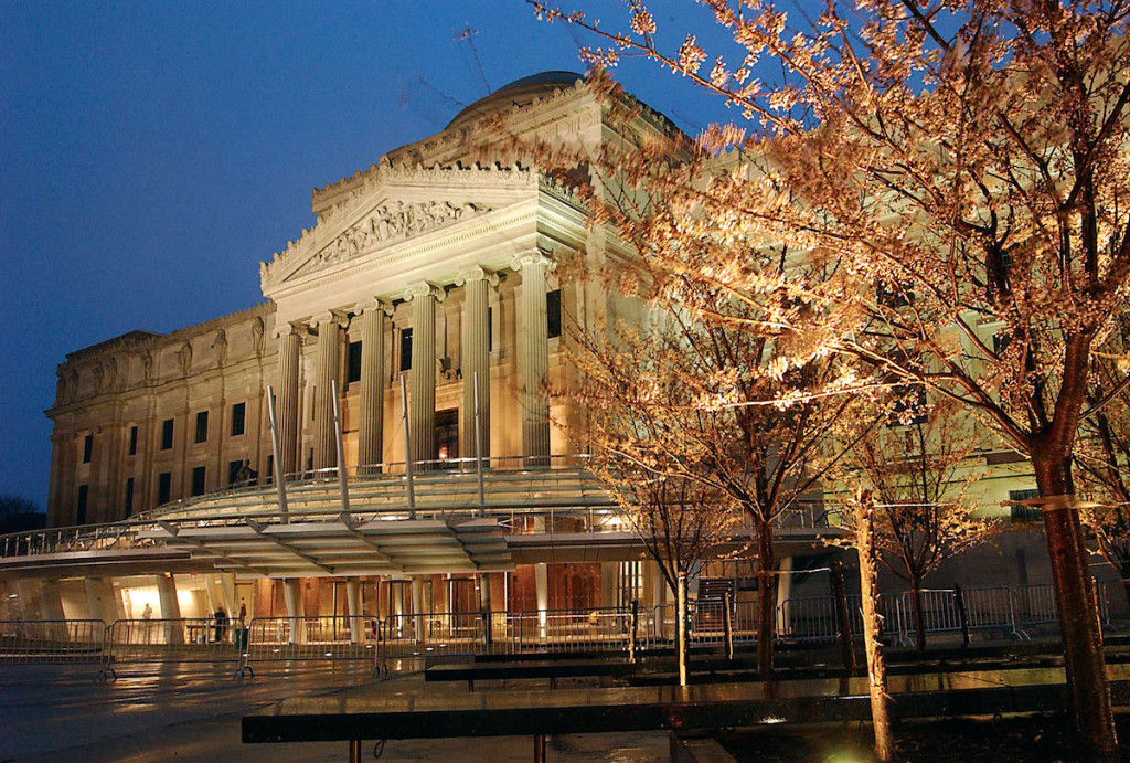 Brooklyn Museum Workers Push to Form Union