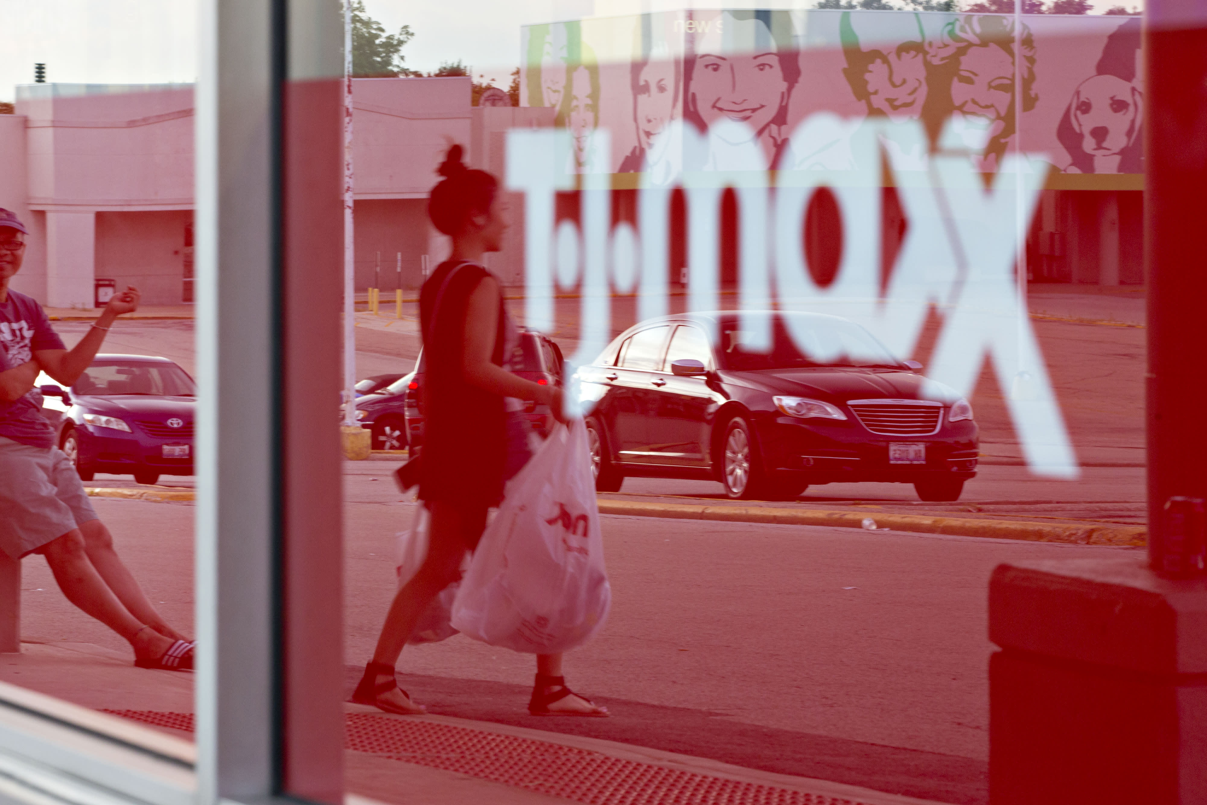 Discount retailers TJX, Ross stage a comeback as shoppers crave 'treasure hunting' for clothes again