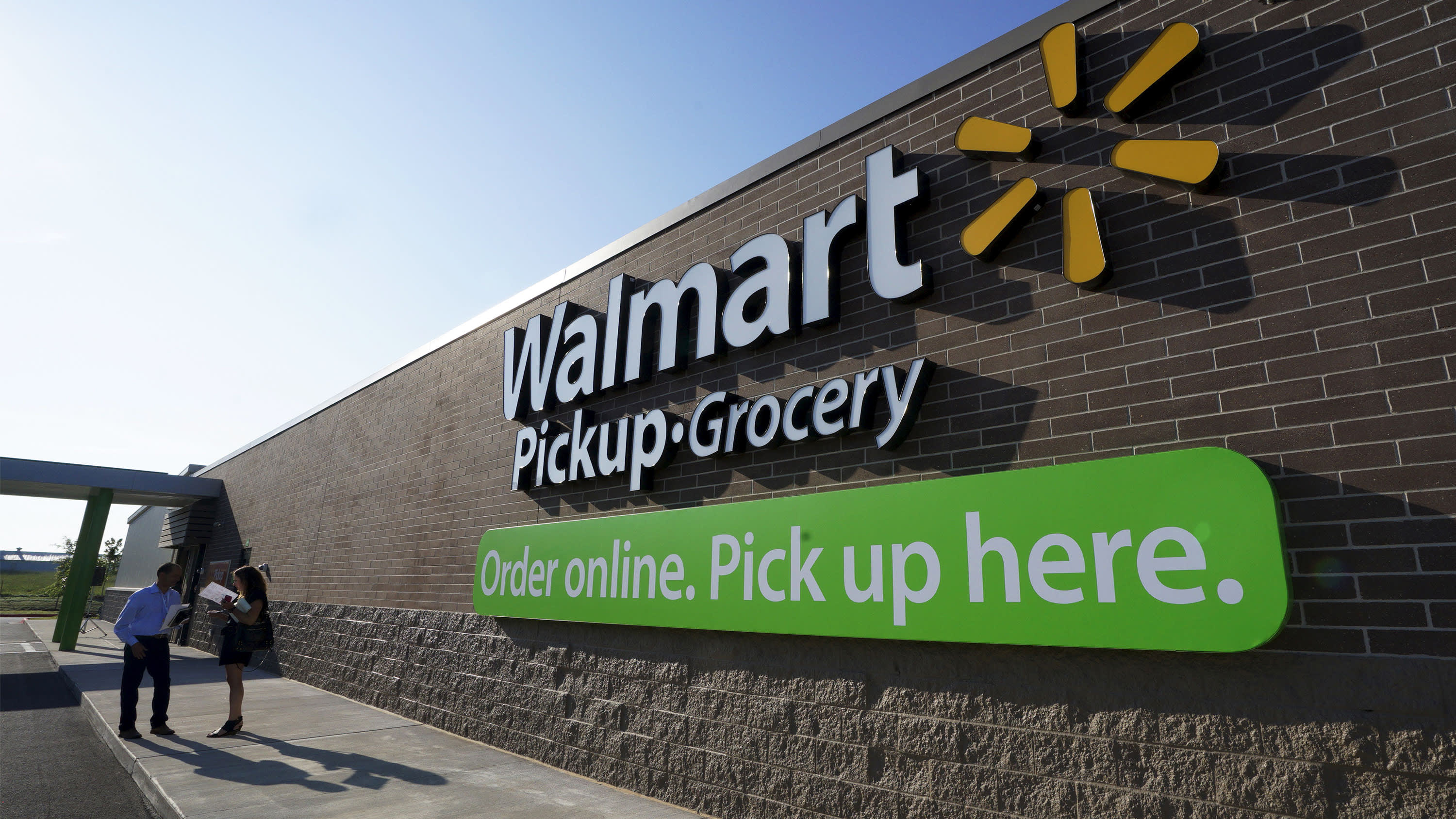 Walmart earnings beat as retailer sees robust growth in grocery and online sales