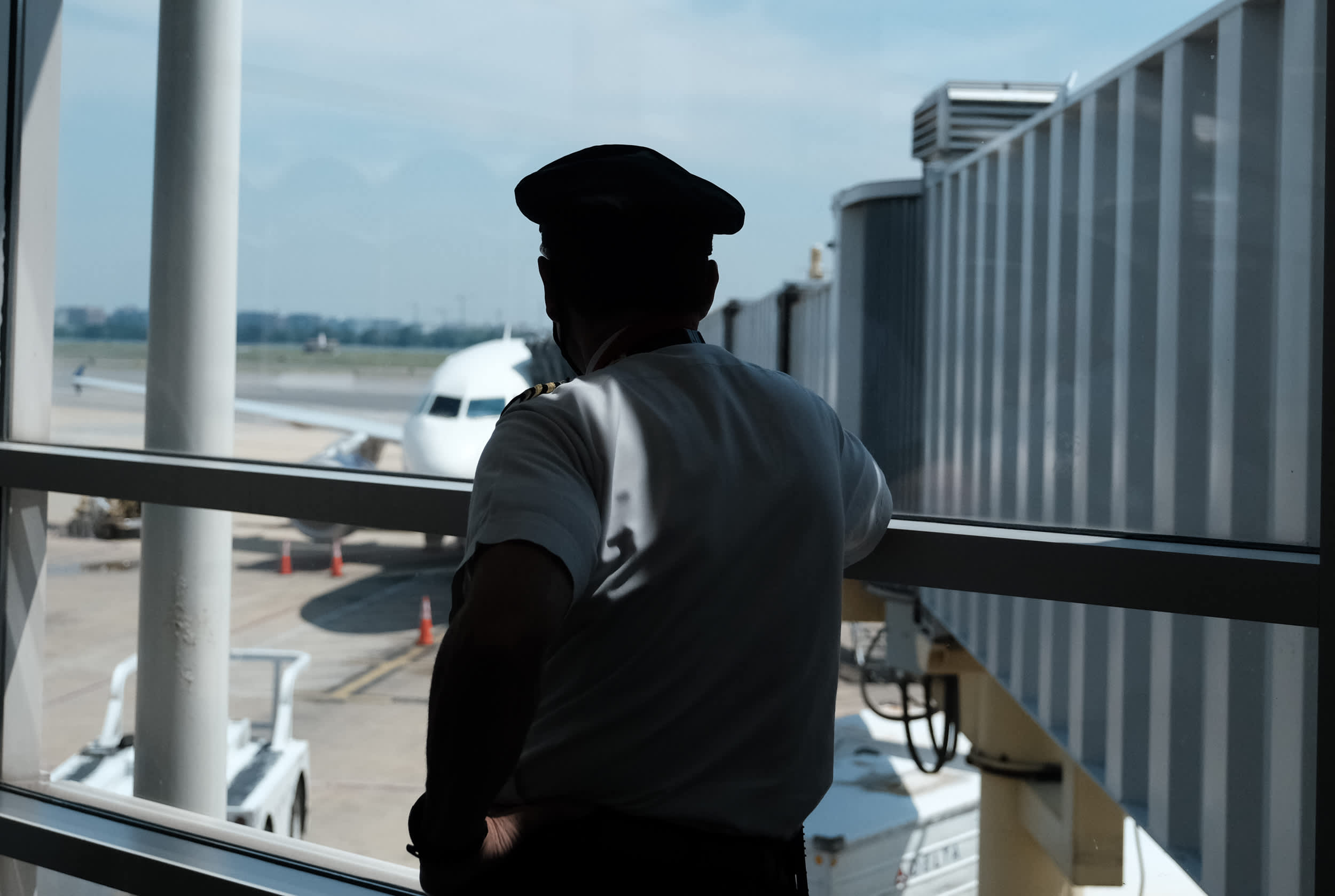 Delta plans to hire more than 1,000 pilots by next summer as travel demand returns