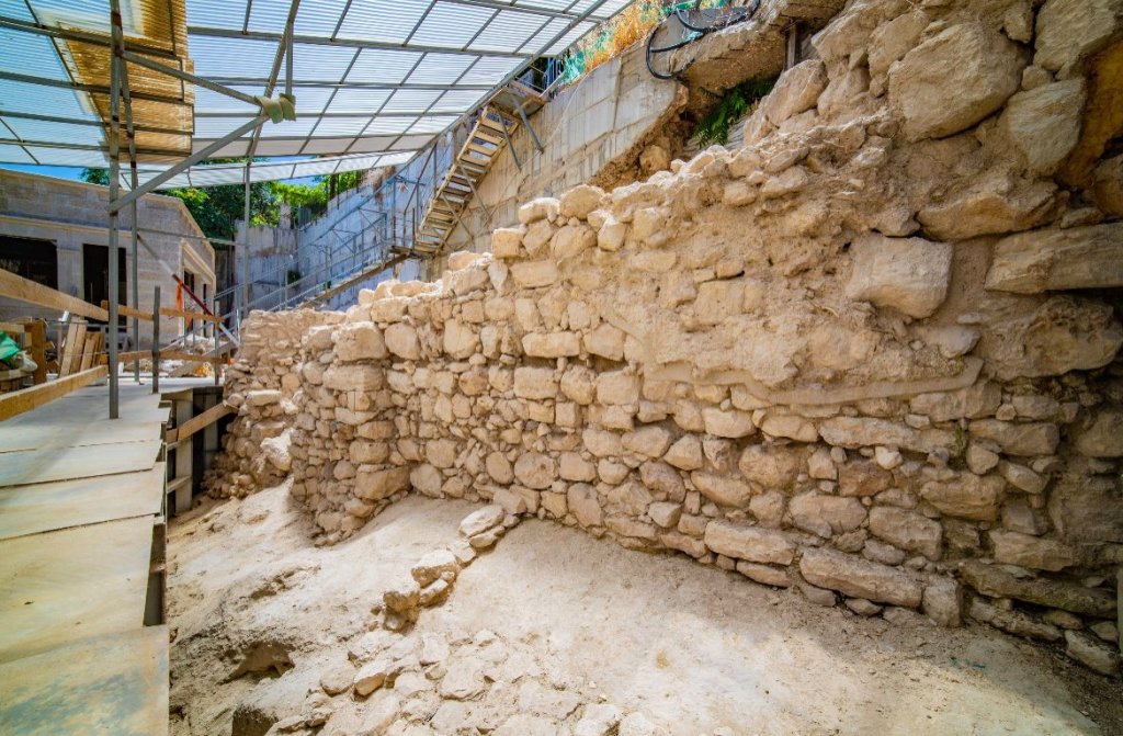 Remains of 2,700-Year-Old City Wall Discovered in Jerusalem